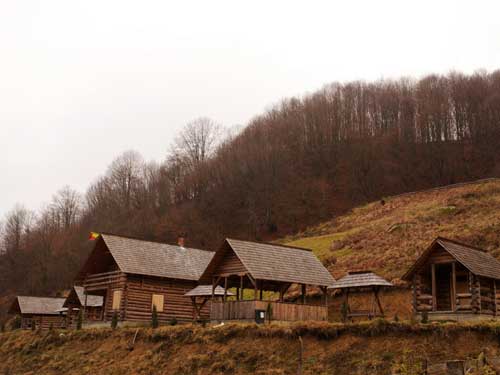 Foto Camping la gura vaii Hudeasa (c) Petru Goja